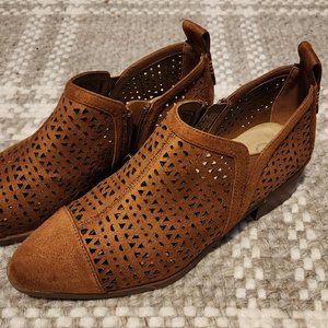 Bella-Vita Ashlyn II Size 7 Perforated Ankle Booties Brown